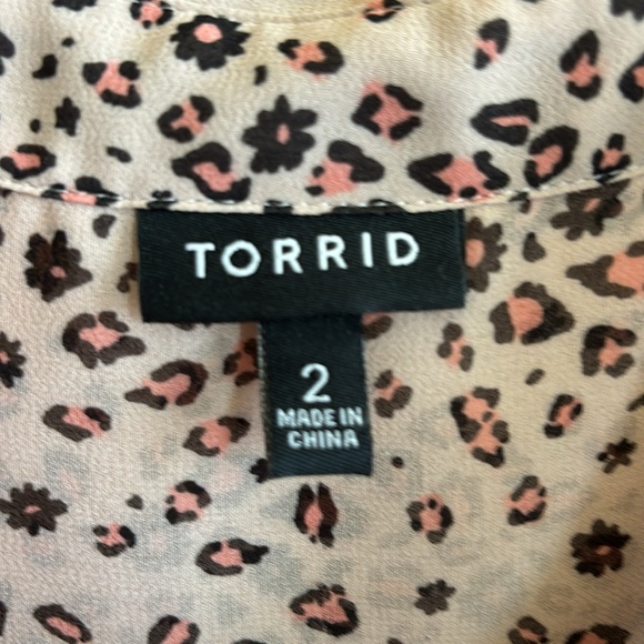 Torrid size 2 pink leopard blouse with twist detail in front - Picture 2 of 7